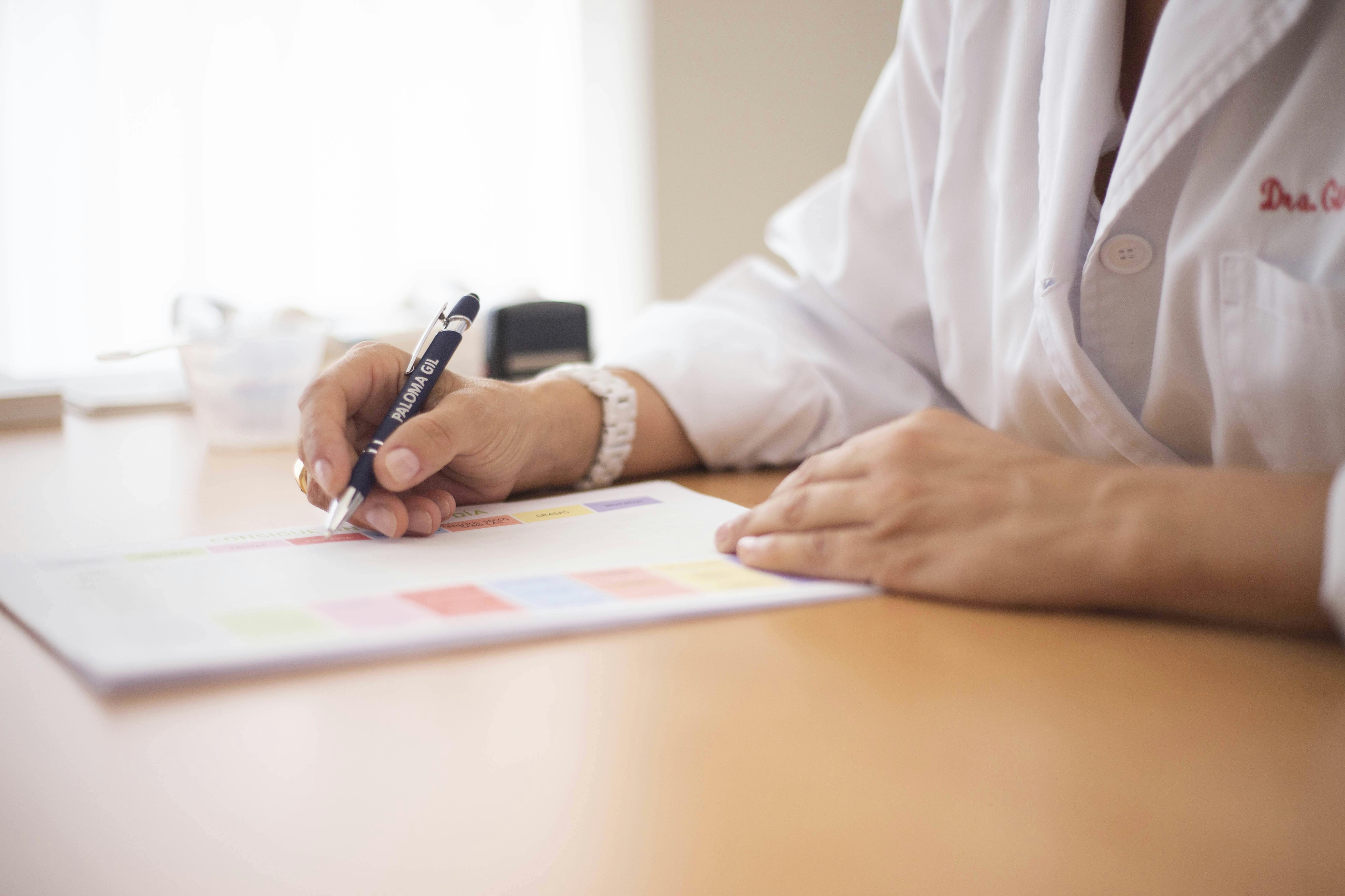 Cómo administrar un consultorio médico si no tienes asistente o secretaria